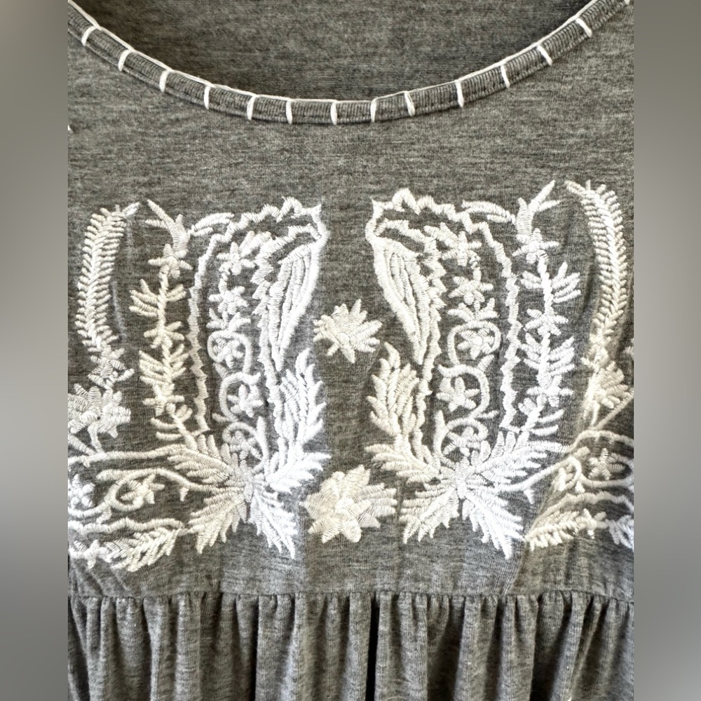 Grace Elements Adorable Gray Embroidered Sleevele… - image 3